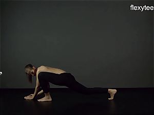 FlexyTeens - Zina displays flexible nude body